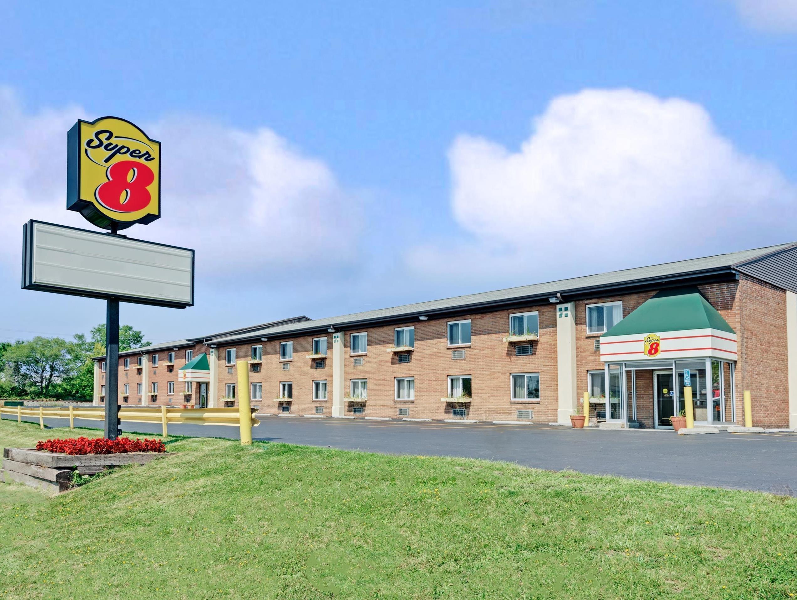 Super 8 By Wyndham Kenmore/Buffalo/Niagara Falls Area Esterno foto