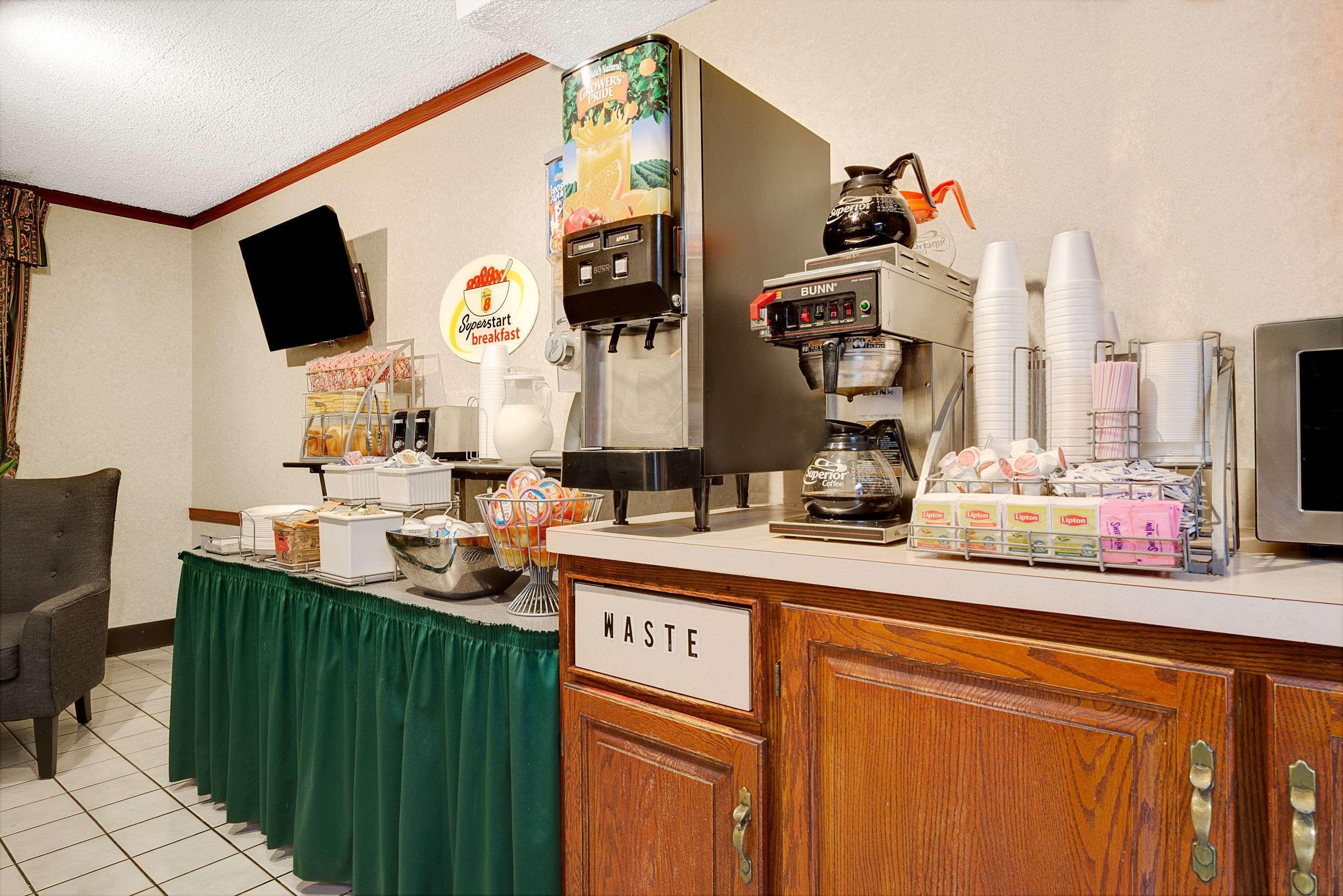 Super 8 By Wyndham Kenmore/Buffalo/Niagara Falls Area Esterno foto
